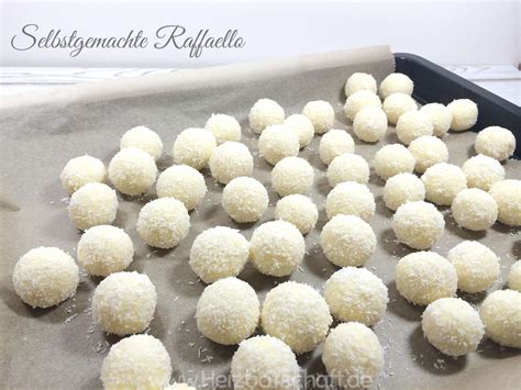 Vegane Raffaello Kugeln mit Mandel und Kokosraspeln