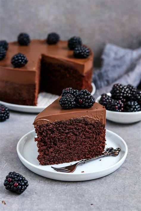 Vegane Schokoladen Ganache auf veganem Schokokuchen