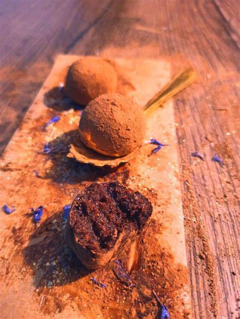 Vegane Schokoladen-Schneebälle mit Kakao und Kondensmilch
