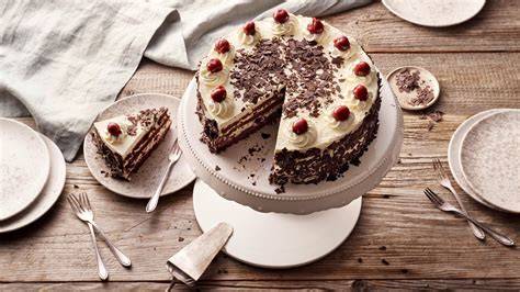 Vegane Schwarzwälder Kirschtorte, dekoriert