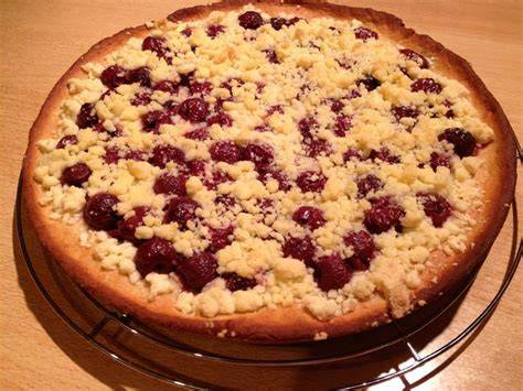 Vegane Streusel auf Hefekuchen mit Pflaumenfüllung