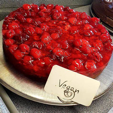Vegane Torten und Kuchen in Wiener Café-Vitrine