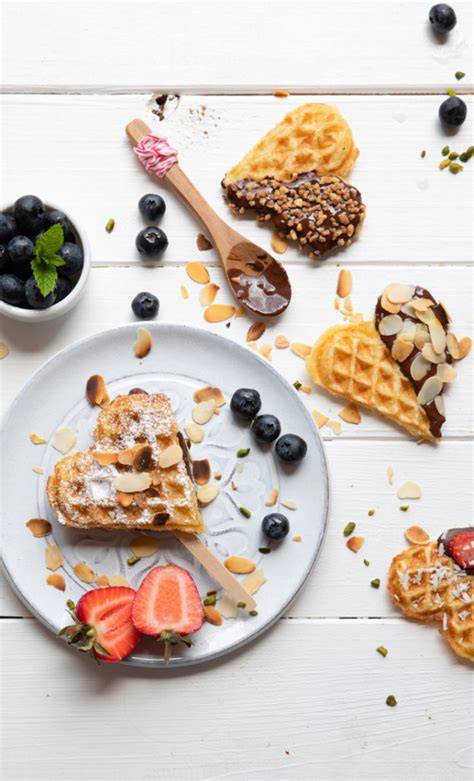 Vegane Waffeln mit verschiedenen Toppings