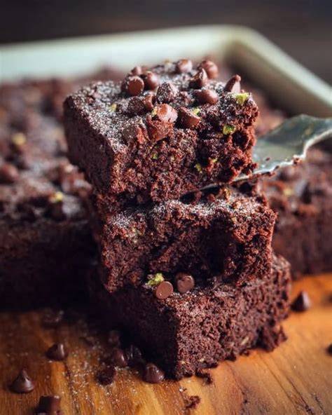 Vegane Zucchini-Brownies mit Schokoguss und Streuseln