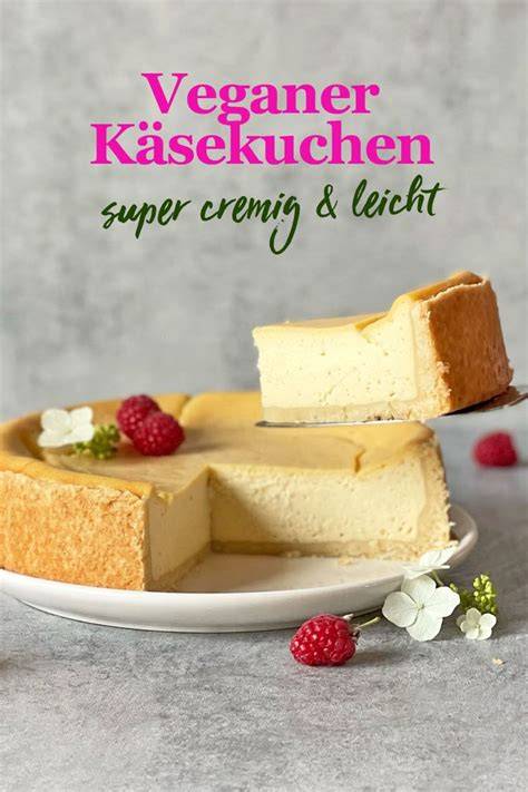 Vegane Zutaten für glutenfreien Käsekuchen nebeneinander gestellt