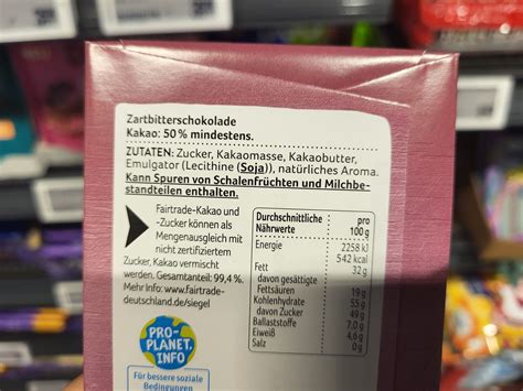 Vegane Zutaten-Übersicht: Pflanzendrink, Zartbitterschokolade, Mineralwasser