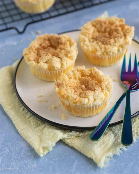 Vegane glutenfreie Käsekuchen Muffins mit Streuseln