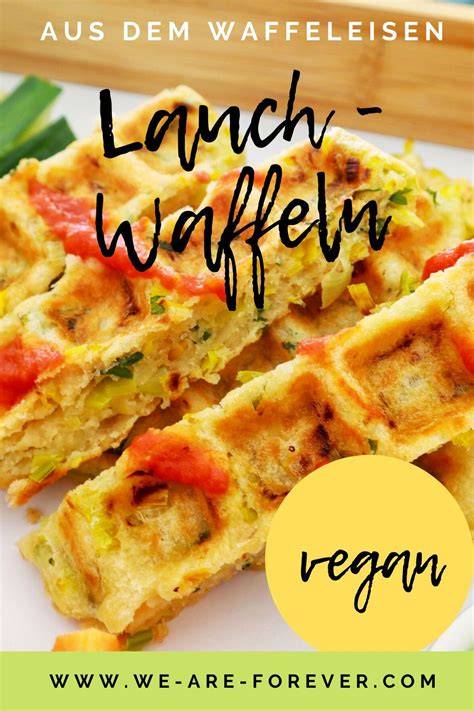 Vegane herzhafte Waffeln mit Frühlingszwiebeln und Räuchertofu