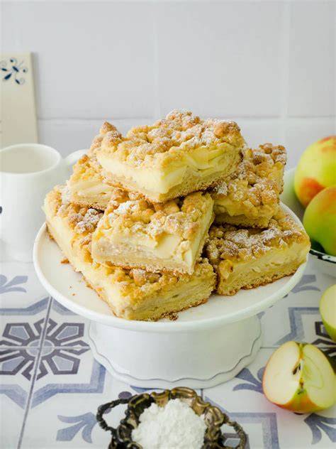 Veganer Apfel-Streuselkuchen: Kompott, Rosinen und Nüsse