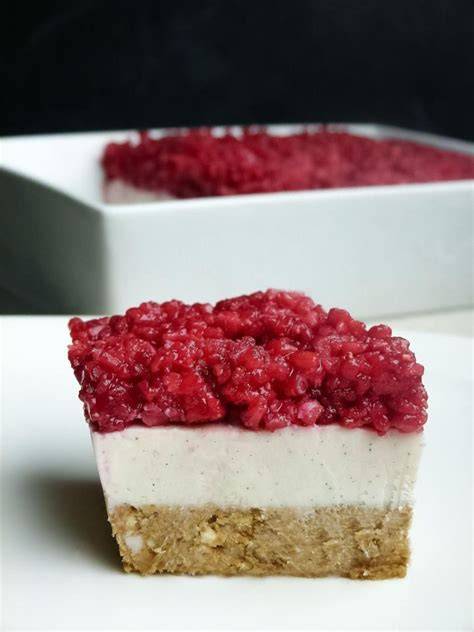 Veganer Dattel-Cashew-Cheesecake mit Sesam