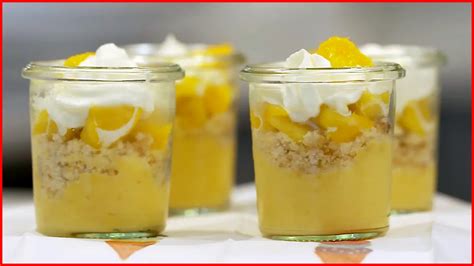 Veganer Dessertbecher mit Mango, Himbeeren und Seidentofu-Sahne