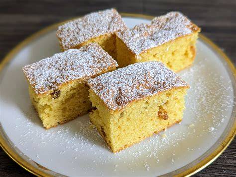 Veganer Maiskuchen mit Nüssen und Datteln