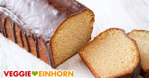 Veganer Marzipankuchen angerichtet
