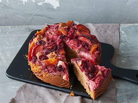 Veganer Quinoa-Schokokuchen mit Pflaumen