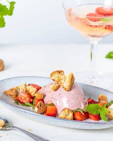 Veganes Blitzeis mit Erdbeeren und Banane