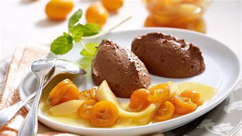 Veganes Chili-Schokoladen-Sorbet mit Kumquat-Kompott