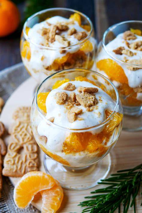 Veganes Lebkuchen-Mandarinen-Dessert geschichtet in Glas