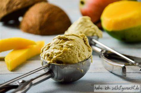 Veganes Mango-Eis mit Aquafaba und Cashews