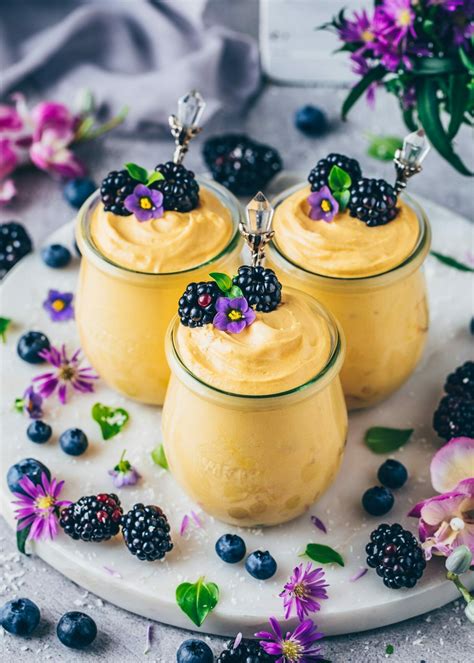 Veganes Mango-Mousse im Glas