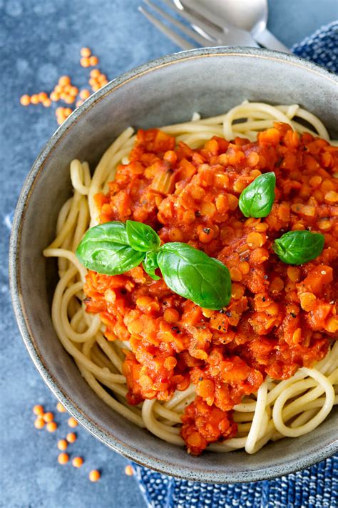 Vegetarische Bolognese mit roten Linsen und Gemüse