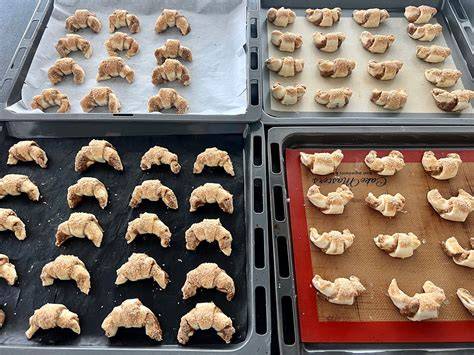 Vergleich: Croissants aus Plunderteig vs. Kipferl aus Blätterteig