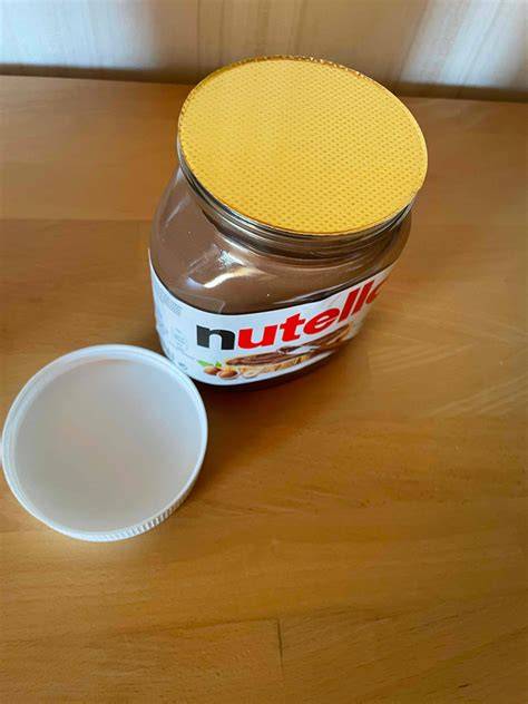 Vergleich: Konsistenzunterschiede bei Nuss-Nougat-Creme (stückig - cremig)