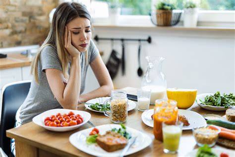 Vergleich: Lebensmittel, die müde machen vs. Lebensmittel, die wach machen