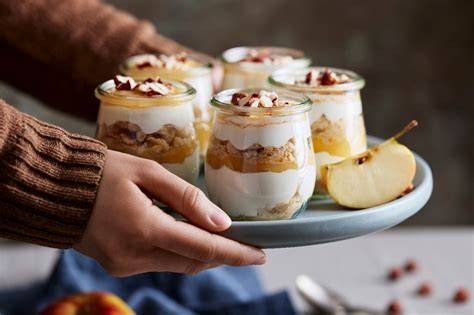 Vergleich: Pfirsich-, Erdbeer- und Apfeltiramisu im Glas