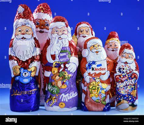 Vergleich: typischer Nikolaus und Weihnachtsmann aus Schokolade