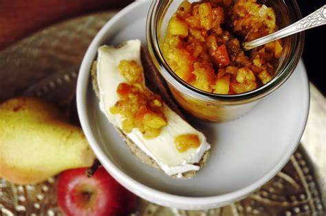 Vergleich der Zutaten und Konsistenz von Chutney und Marmelade