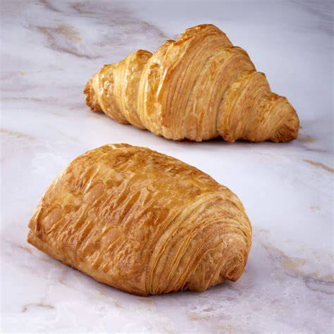 Vergleich flaches Croissant und klassisches Croissant