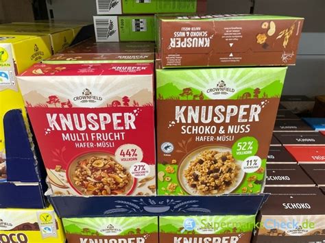 Vergleich von Knuspermüsli und klassischem Müsli mit Schoko und Nüssen