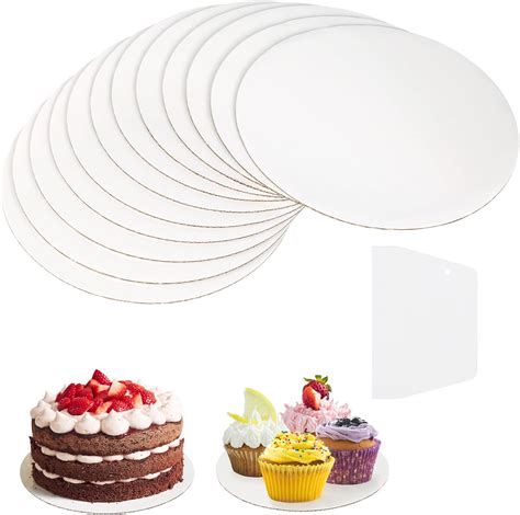 Vergleichende Visualisierung: Papier- und Kunststoffverpackungen für Torten