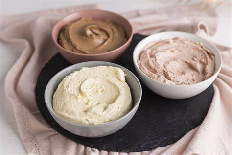 Vergleichsgrafik: Pudding-Buttercreme vs. französische Buttercreme
