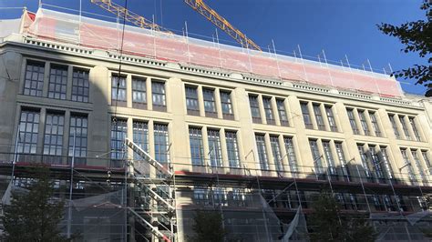 Verkaufsdisplay in der Feinkostabteilung eines Warenhauses