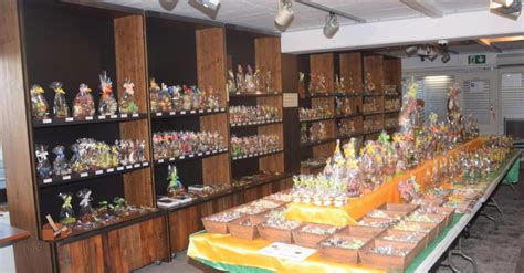 Verkaufsraum Schokoranch mit Regalen voller Schokoladenfiguren