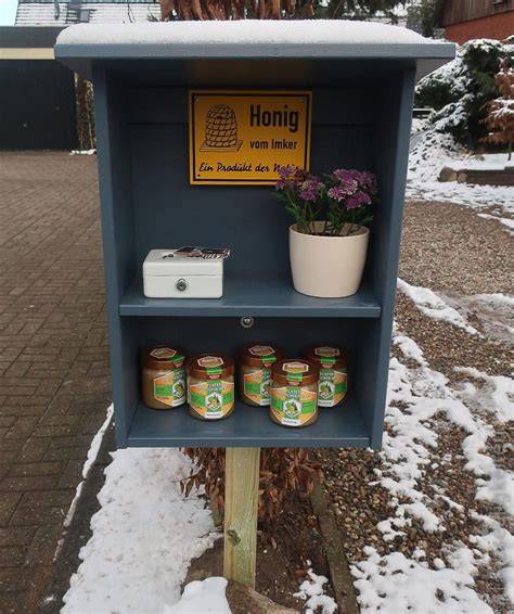 Verkaufsstand für Honig auf dem Wochenmarkt