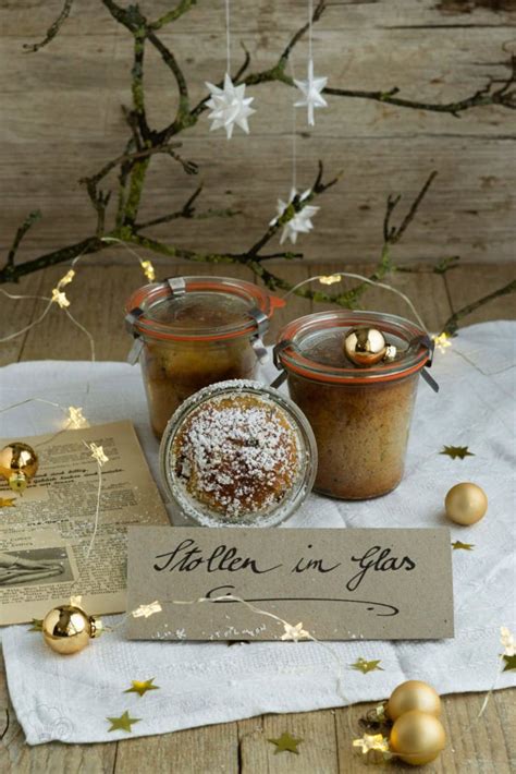 Verpackte Stollen im Glas als Geschenk