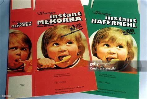 Verpackung und Verkauf von Wurzener DDR-Keksen