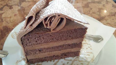 Verpackung und Versand der Anna Torte von Demel