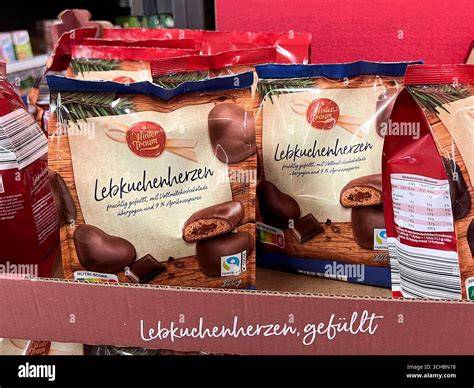 Verpackung und klassische Aldi Zartbitter-Schokowaffel aufgeschnitten