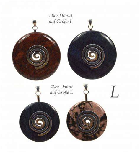 Verschiedene Anrichttechniken: Spirale, Gabelringe, Fruchtgitter