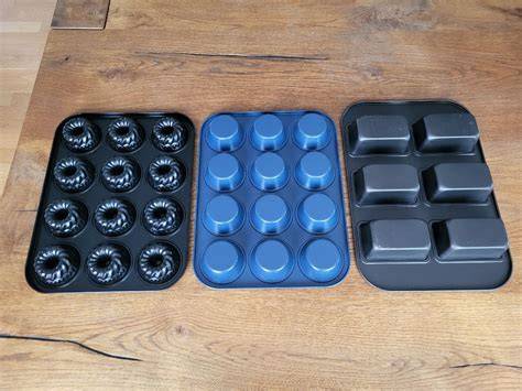 Verschiedene Backformen: Gugelhupf, Kastenkuchen, Muffins