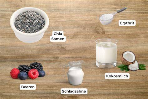 Verschiedene Beeren, Früchte und Erythrit als Zutaten für Low Carb Marmelade