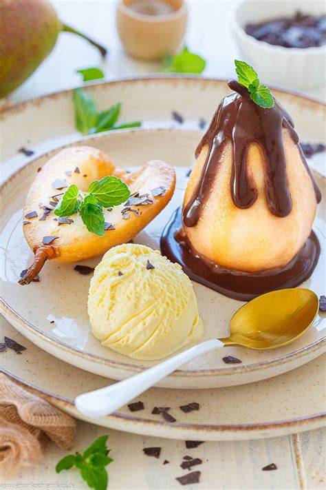 Verschiedene Birnen-Desserts: vom Crumble bis zur Birne Helene