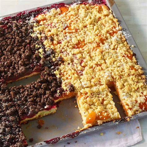 Verschiedene Blechkuchen-Varianten: Obst, Schokolade, Streusel