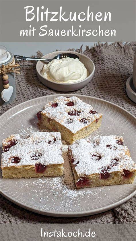 Verschiedene Blitzkuchen auf einer Kaffeetafel