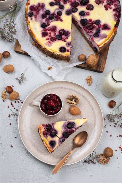 Verschiedene Cheesecake-Varianten: Schoko, Beeren, Nuss