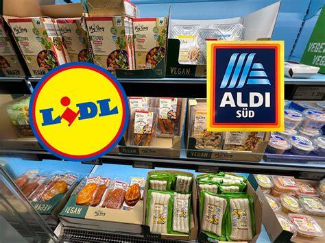 Verschiedene Croissant-Varianten und ihre Verpackungen bei Aldi Süd