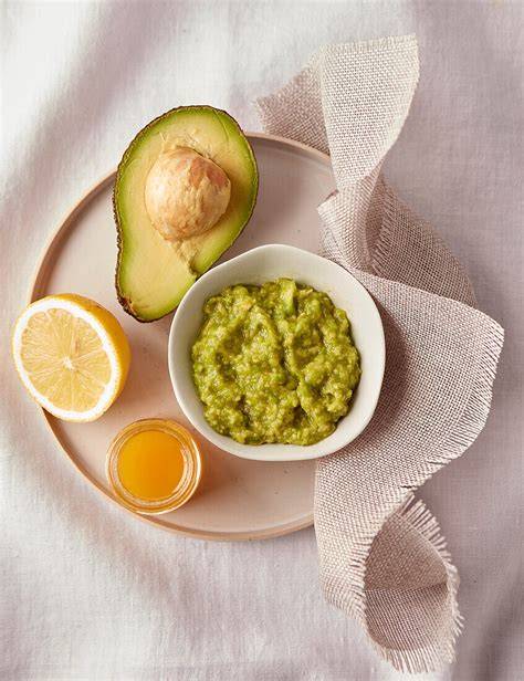 Verschiedene DIY-Masken: Avocado, Hafer und Honig